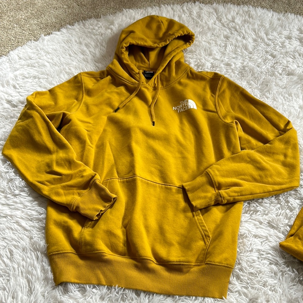 Men’s North Face sweatshirt